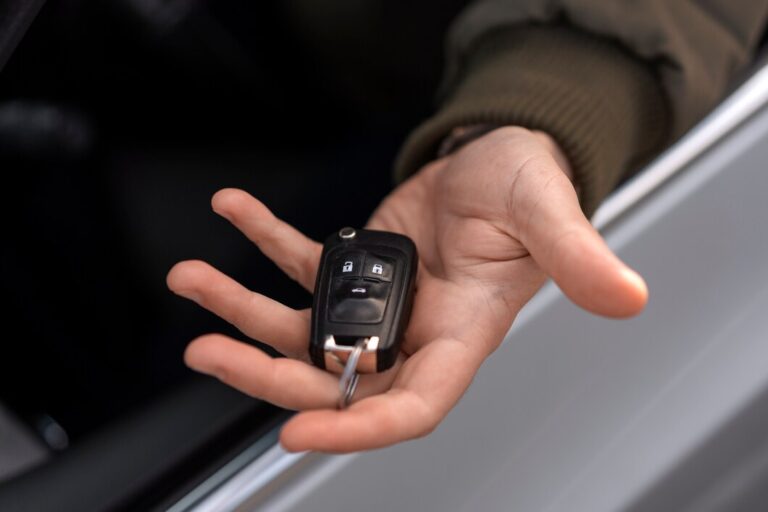 Choosing the Right Automotive Locksmith in Brooklyn Park